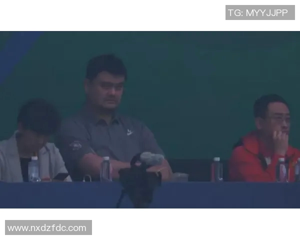 姚明吸烟引发热议运动员健康形象与个人选择的矛盾探讨 姚明吸烟引发热议运动员健康形象与个人选择的矛盾探讨