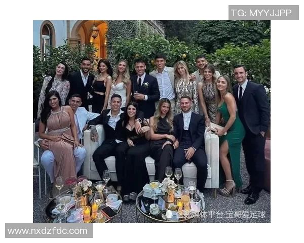 网红超模秒杀老帽子!梅西妻子的巧妙混搭引热议